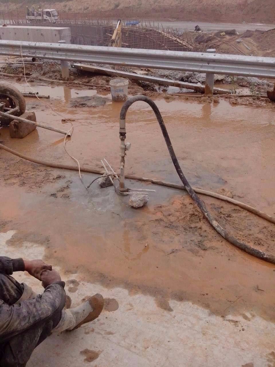 马湾镇路基压密注浆